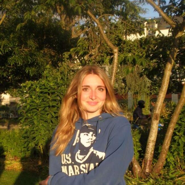 Babysitter in Saint-Nazaire: Juliette