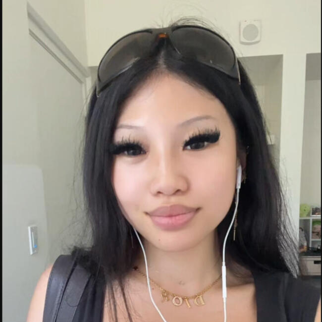 Babysitter in Honolulu: Kiana