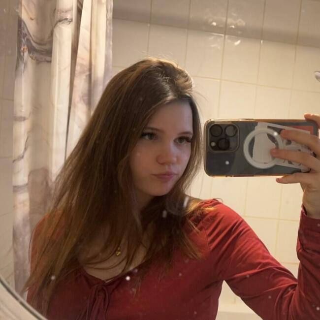 Babysitter in Cambridge: Ariella