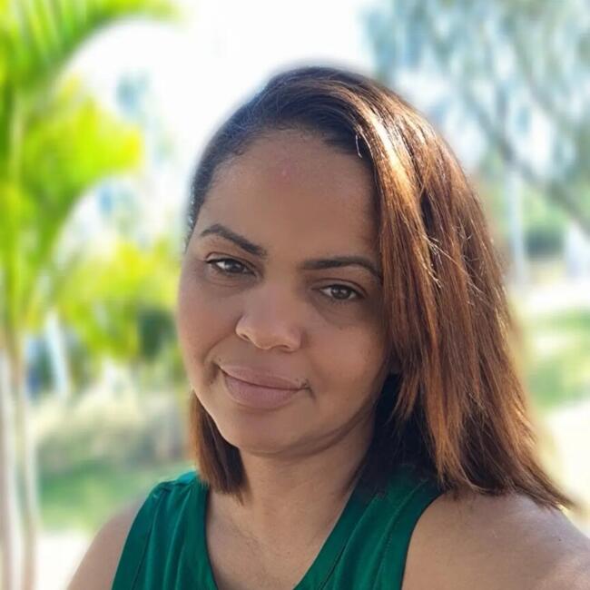 Babá em Votorantim: Sthella 