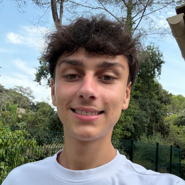 Babysitter in Antibes: Lucas