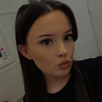 Babysitter in Crook: Tia
