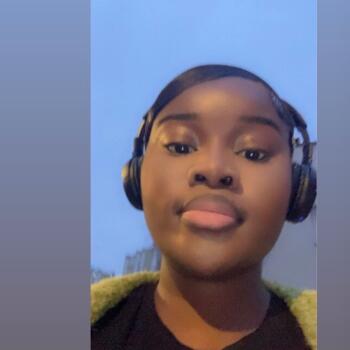 Babysitter in Franconville: Naya