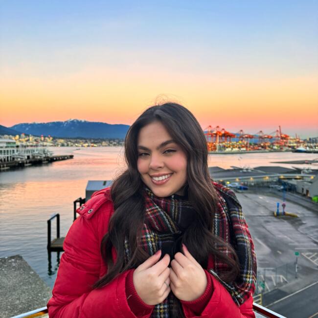 Babysitter in North Vancouver: Lana Godoi