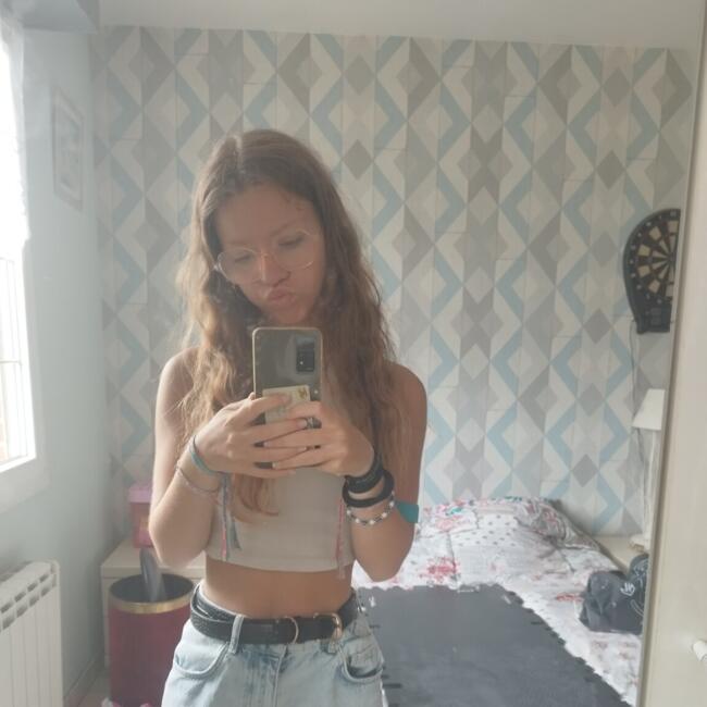 Babysitter in Zutkerque: Sandra