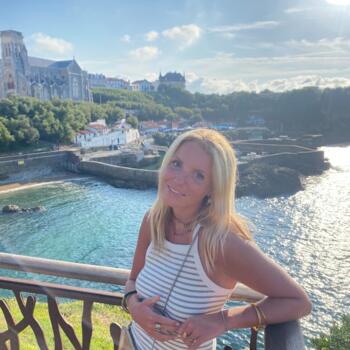 Babysitter in Anglet: Violette