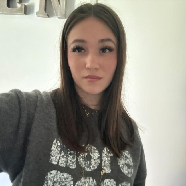 Babysitter in Le Rove: Shirley