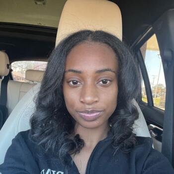 Babysitter in Ridgeland: Roslyn