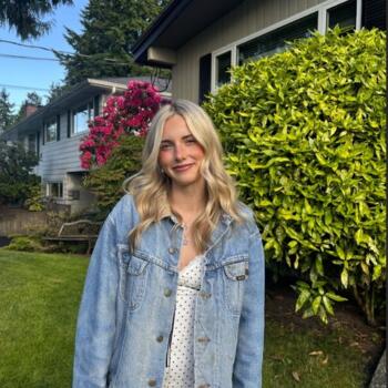 Babysitter Surrey: Sophia