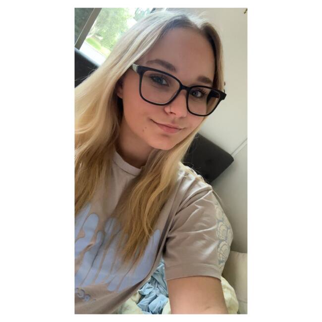 Babysitter in Sydney: Isabella