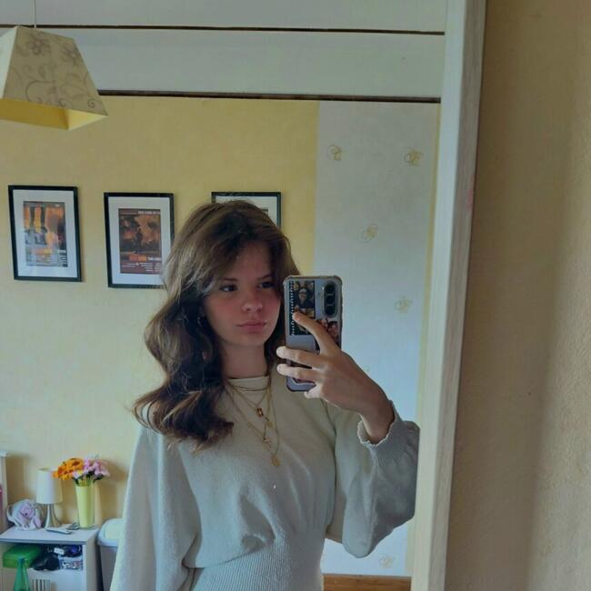 Babysitter in Saint-Loup-des-Chaumes: Berenice