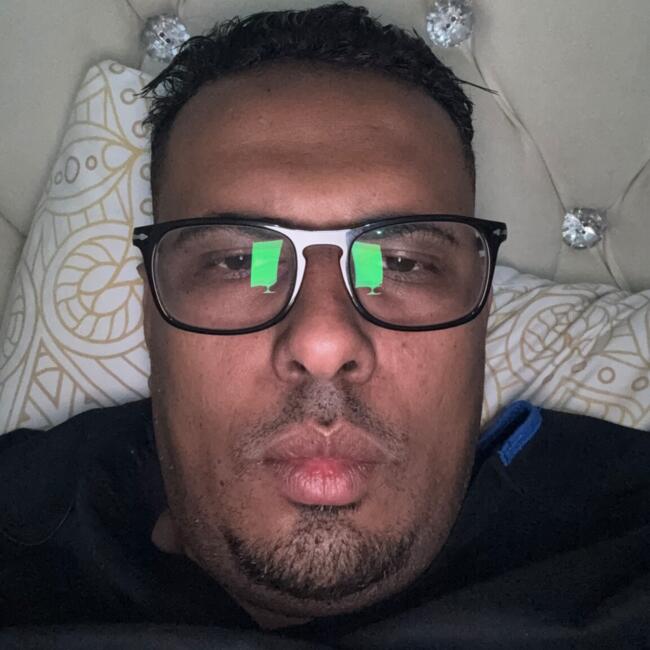 وظيفة جليسة أطفال في مكة المكرمة: ايمن