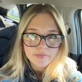 Babysitter in Parua Bay: Issy