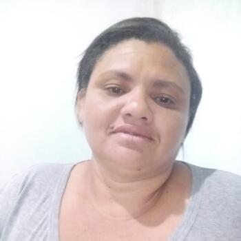 Babysitter in Valparaíso de Goiás: Roseane