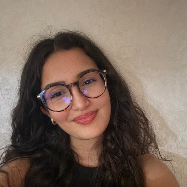 Babysitter in Roanne: Aya