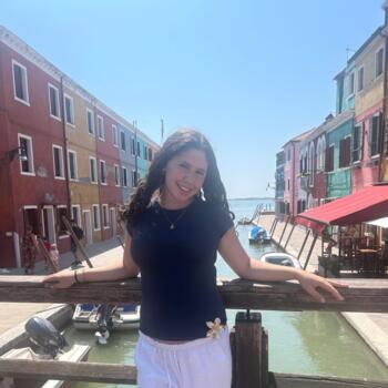 בייביסיטר רעננה: Evie