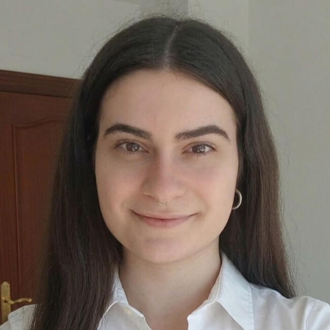 Babysitter in Granada: Lucía