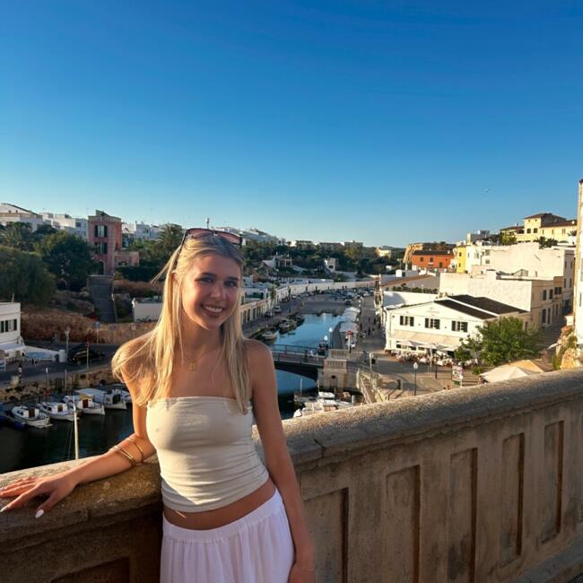 Niñera en Sagaro: Ellie