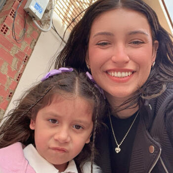 Trabajo de cuidador(a) en Villamarchante: trabajo de canguro Liza Diana
