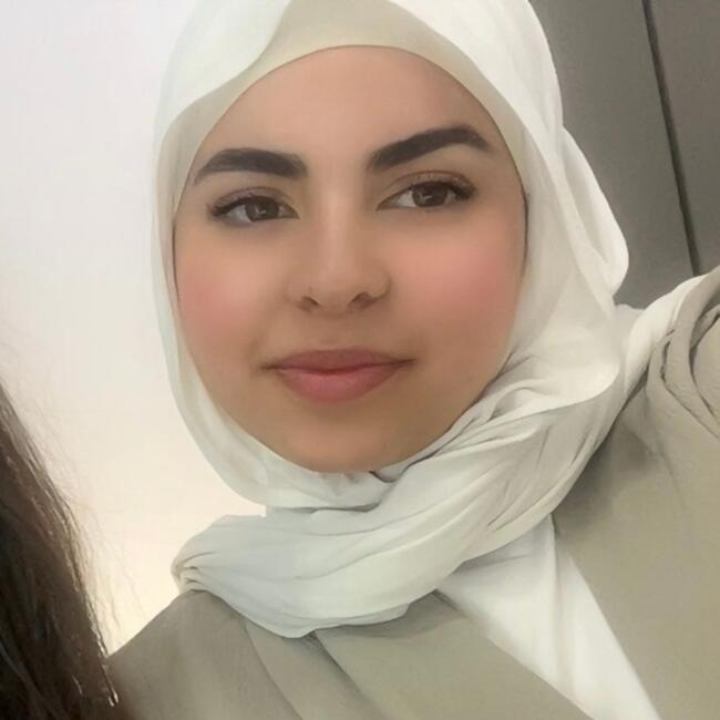 Babysitter in Montceau-les-Mines: Maryam