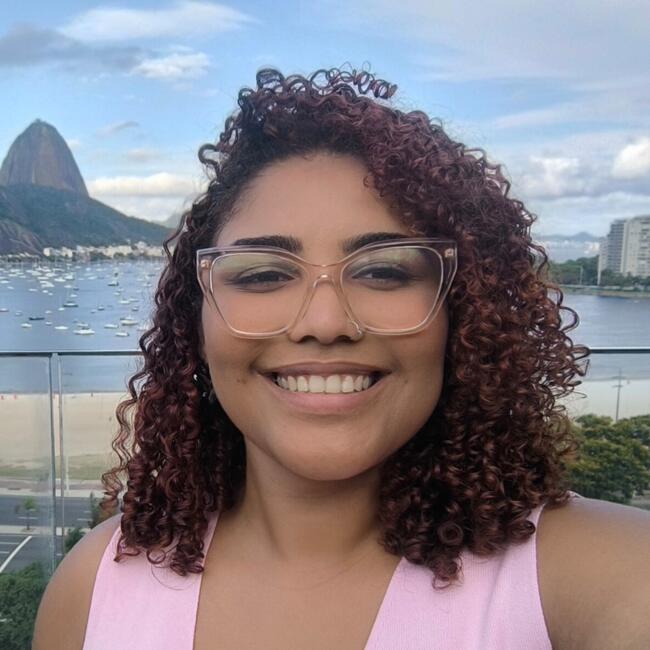 Babysitter in Niterói: Julya