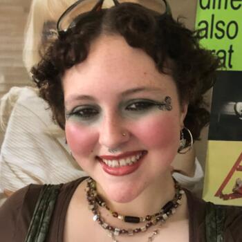 Babysitter in Geelong: Summer