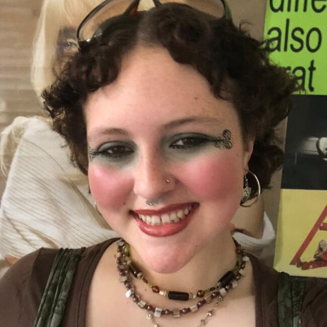 Babysitter in Geelong: Summer