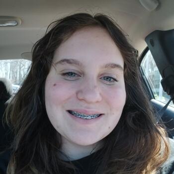 Babysitter in Middlefield: Zoe