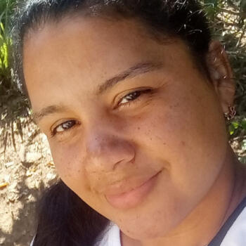 Niñera en Las Lomas: Flora