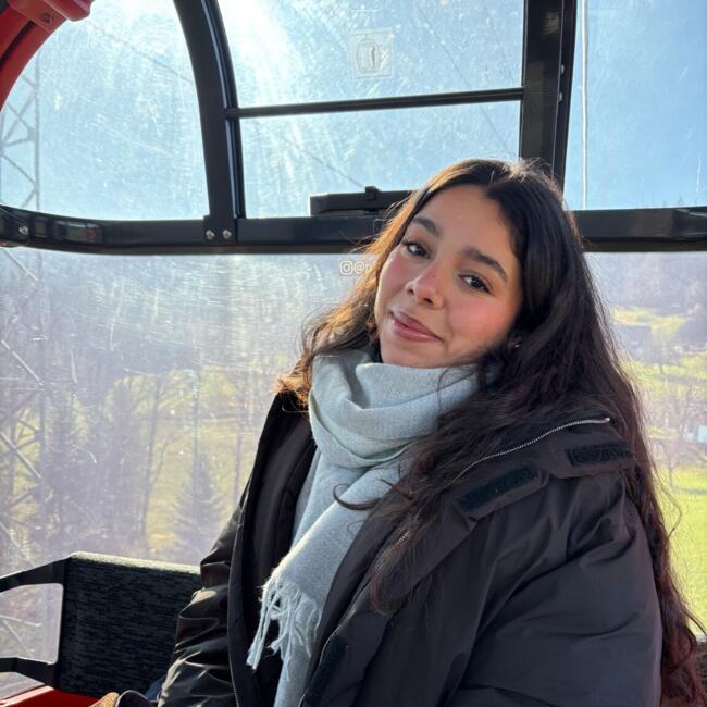 Babysitter in Zurich: Nicole