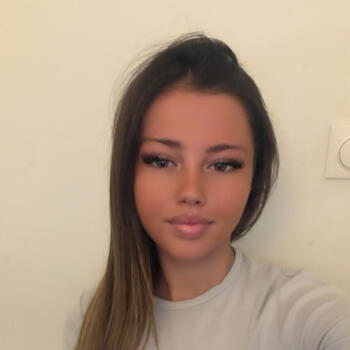 位于Sainte-Geneviève-des-Bois的临时保姆: Noémie