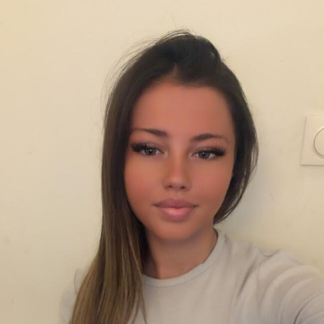 位于Sainte-Geneviève-des-Bois的临时保姆: Noémie