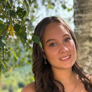 Babysitter in Pouilly-le-Monial: Helena