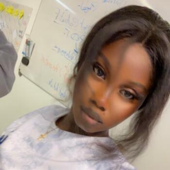 Babysitter in Champs-sur-Marne: Joyce