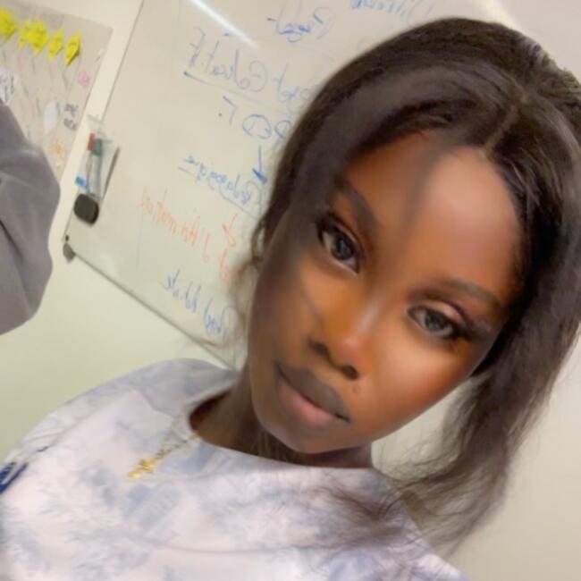 Babysitter in Champs-sur-Marne: Joyce