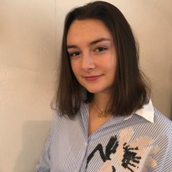 Babysitter in Versailles: Carla