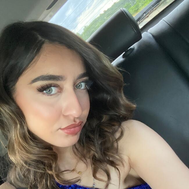 Babysitter in Le Chambon-Feugerolles: Ines