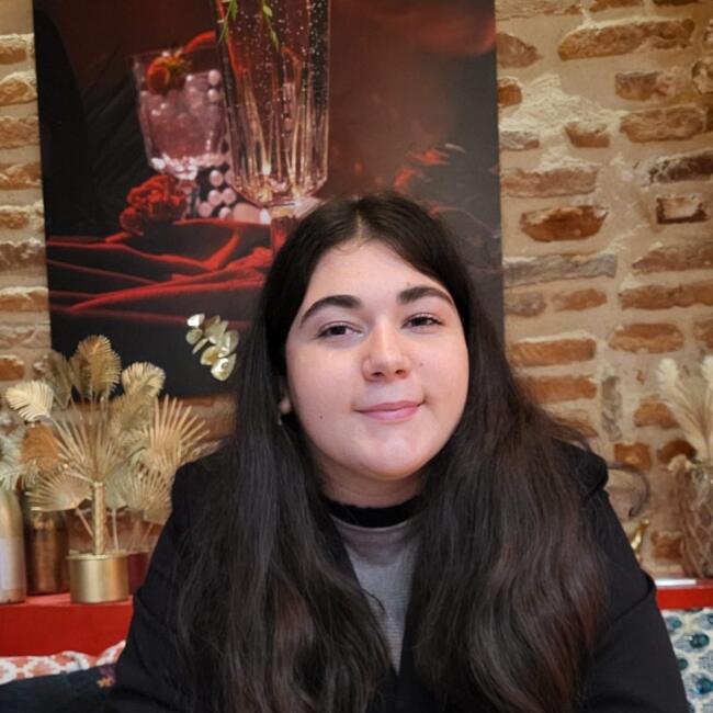 Babysitter in Gaillac: Lola