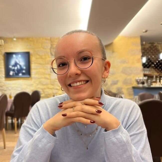 Babysitter in Brest: Fanny