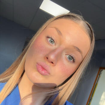 Babysitter in Périgueux: Eva