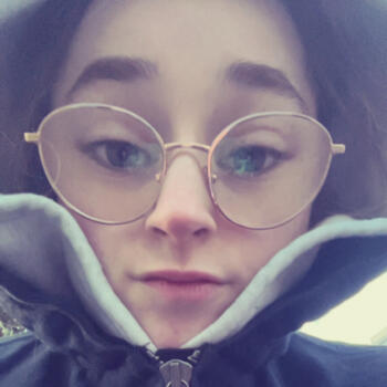 Babysitter in Eeklo: Hailey