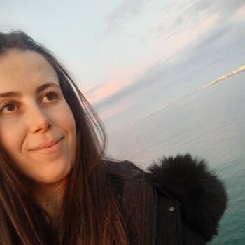 Babysitter in Clamart: Ghania