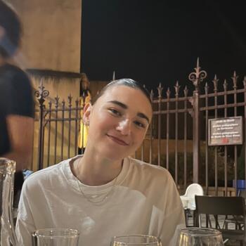 Babysitter in Bordeaux: Flavie