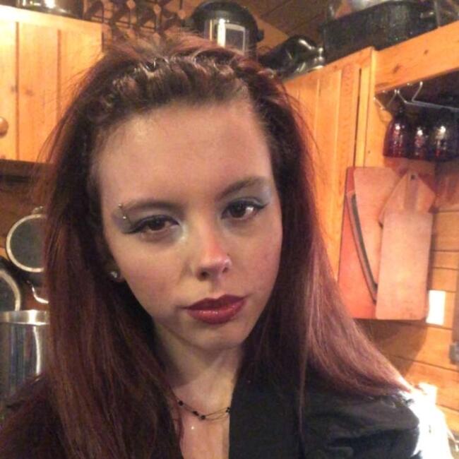 Babysitter in Stony Plain: Devinae