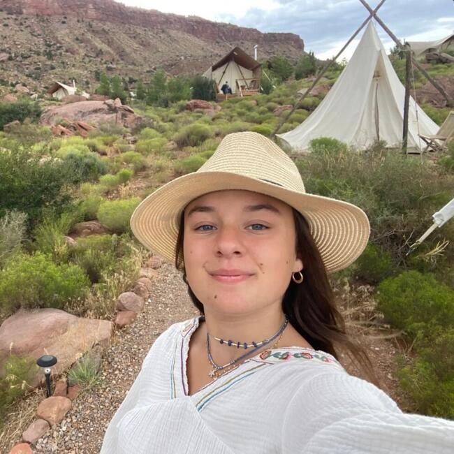 Babysitter in Ecquevilly: Lou