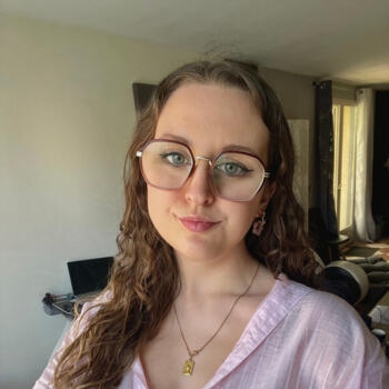 Babysitter in Saint-Martin-du-Bec: Louane