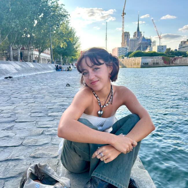 Babysitter in Paris: Jade