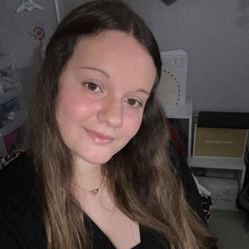 Babysitter in La Ferté-Saint-Aubin: Inès