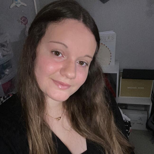 Babysitter in La Ferté-Saint-Aubin: Inès