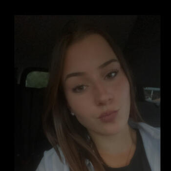 Babysitter in Chambray-lès-Tours: Clemence